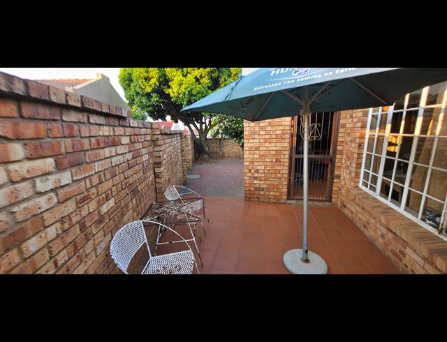 3 BEDROOM FREEHOLD TO LET IN DIE HEUWEL
